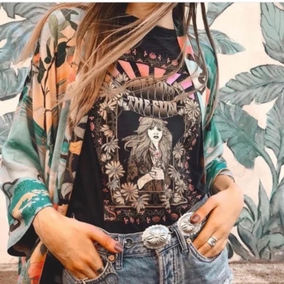 Tops - Stevie nicks Follow the sun Vintage Style graphic Tee